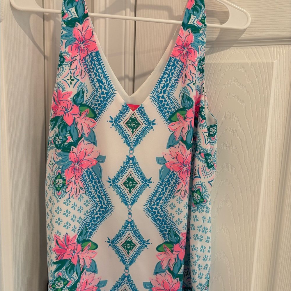 Lilly Pulitzer sleeveless top - M. Floral print with Pink and Blue Patterns